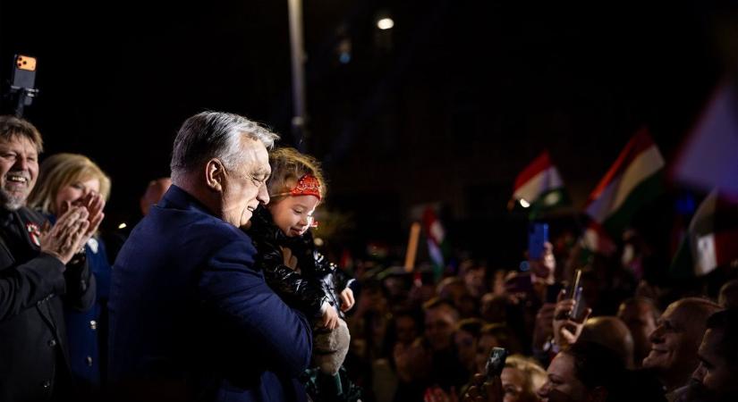 Szívmelengető pillanatokból sem volt hiány Orbán Viktor kaposvári gyűlésén (videó)