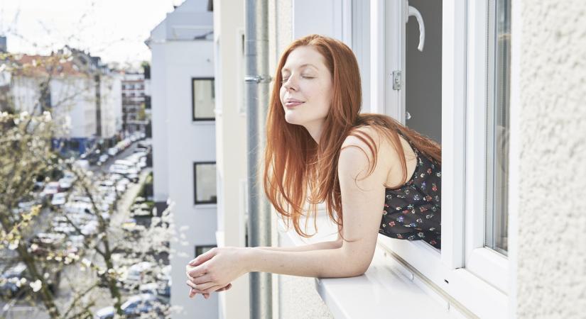 Sokan most hibáznak: ezért érdemes napközben zárva tartani az ablakokat