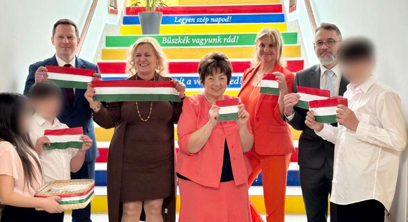 Ünnepélyesen átadták a szolnoki gyermekotthont, de egyelőre nincs, aki dolgozzon benne