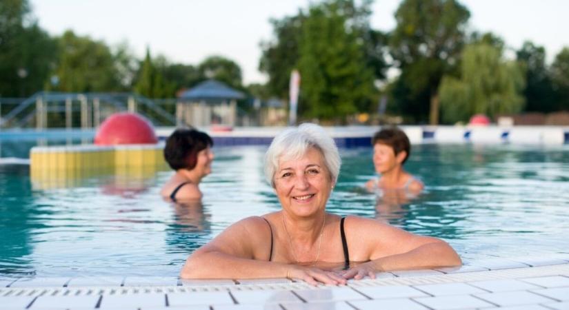 Lubickolás a kedvezményekben! Bagóért mehetnek be ebbe a szabolcsi fürdőbe a nyugdíjasok!