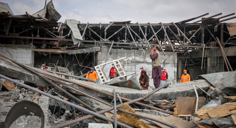 Az esti imádság alatt csapott le Pakisztán: kórházat ért támadás Kabulban, több százan meghaltak és megsebesültek