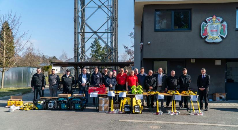 Közel 8 millió forint értékben érkeztek eszközök a Kőszegi járás tűzoltóegységeihez