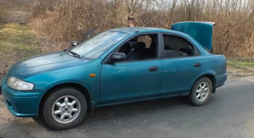 15 éves ikerlányaival állították meg a sóshartyáni apát: amit a kocsiban találtak, azért előzetesbe is került