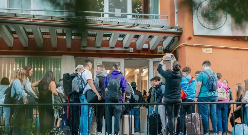 Újra a Tiborcz érdekeltségébe tartozó bankot ajánlják a külhoni magyarok figyelmébe