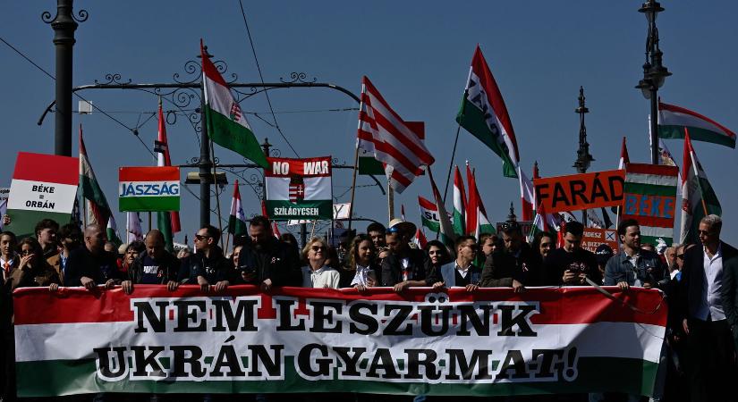 Kijött a legfurább számítás, tényleg a Békemenet nyerte a március 15-i menetek csatáját, méghozzá utcahosszal?