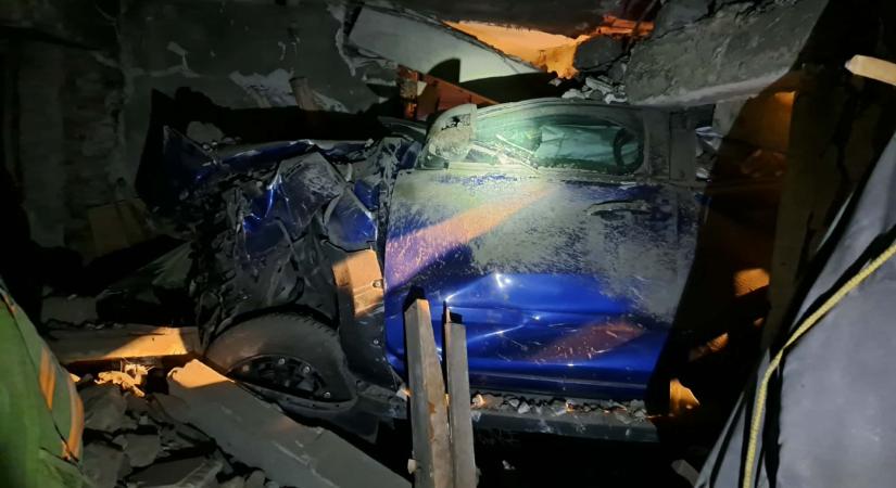 „Siettünk a gyerekért, a másik szobában volt” – megszólalt a család, akinek a házában csapódott egy terepjáró Bugyiban