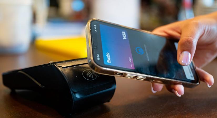 Fontos változás jön a Revolut magyar ügyfeleinél