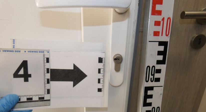 Több mint 10 millió forint kárt okoztak a debreceni sorozatbetörők