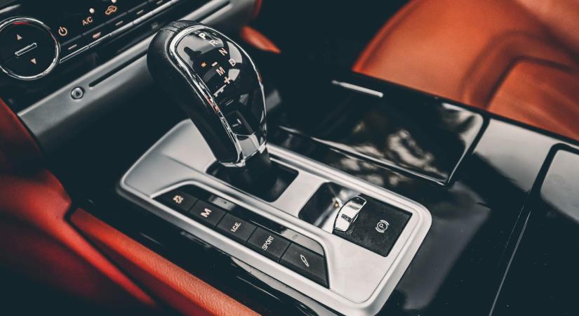 Automata vs. manuális váltó: melyiknek mi az előnye hosszú távon?