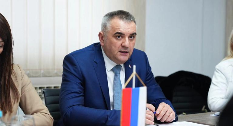 Váratlanul lemondott a boszniai Szerb Köztársaság miniszterelnöke