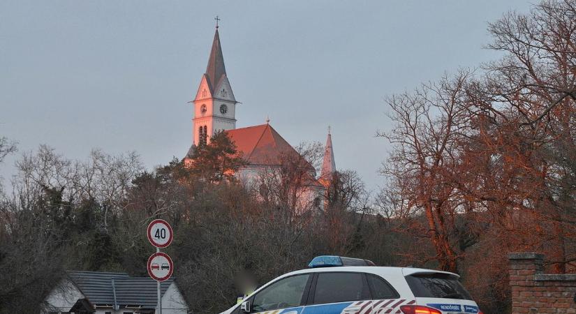 Tragédia: egy férfit és egy nőt találtak holtan a dunántúli település családi házában