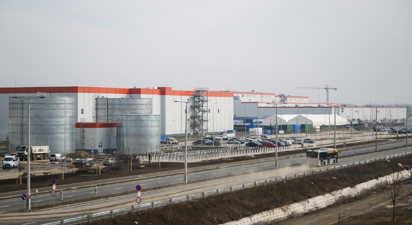 A kormányhivatal vizsgálatot indított a debreceni CATL-gyárban tárolt veszélyes anyagok ügyében