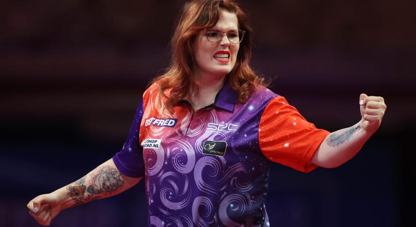 Nem indulhat a nők között: Megszólalt a kitiltott transznemű dartsjátékos