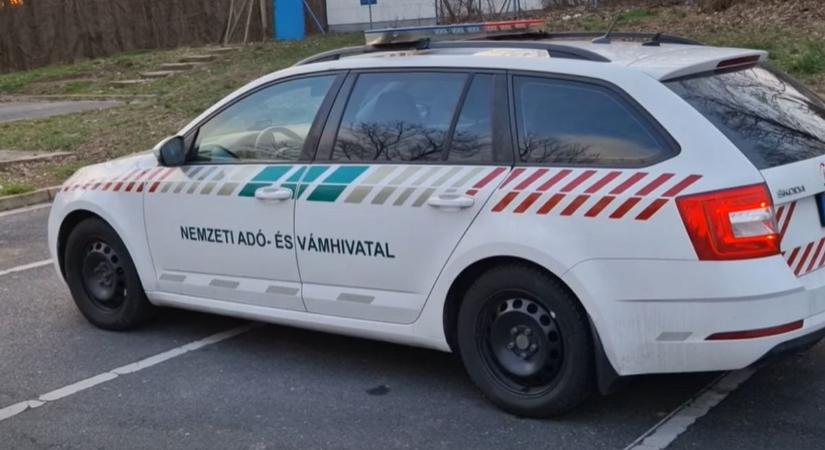 Ágyneműbe bújtatott rakományt leplezett le a NAV Fejér vármegyében