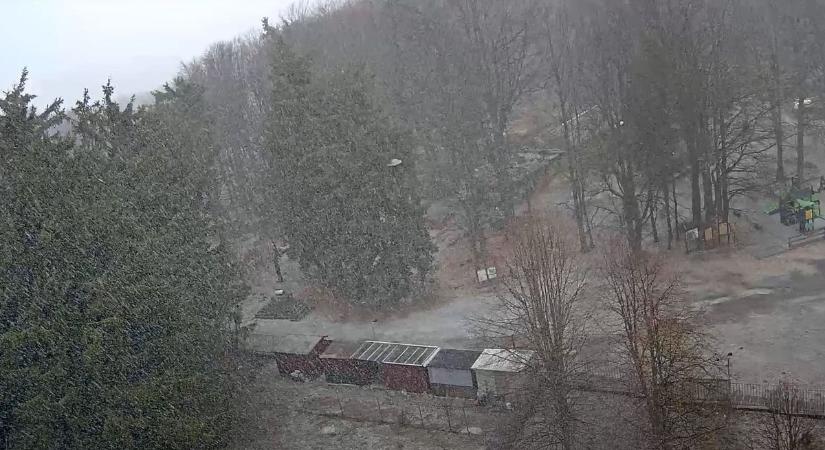 Tavaszból tél: havazik az ország tetején, a Kékesen