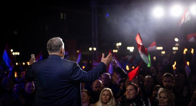 Felkerekedtek a telexesek, elmentek Kaposvárra, majd teljesen elcsodálkoztak azon, hogy szó szerint egy karnyújtásnyira lehetnek Orbán Viktortól