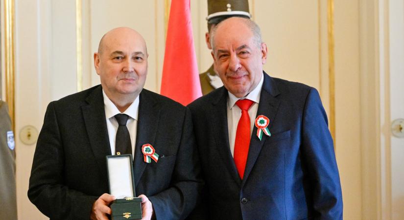 Magas állami kitüntetést kapott Steinbach József püspök, a Magyarországi Református Egyház Zsinatának lelkészi elnöke