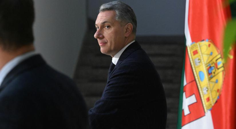 Lázár János luxizásról beszélt, majd Mészáros Lőrincnek adott megbízást