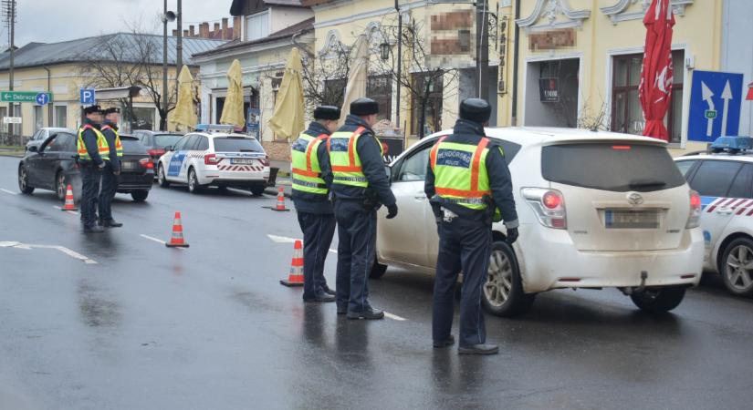 Még mindig sokan elmulasztják a biztonsági öv használatát – 15 ezer embert füleltek le a magyar rendőrök