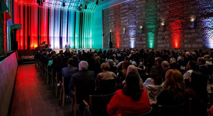 Március 15. alkalmából elismerést vehetett át a Bakonykarszt Zrt. két munkatársa