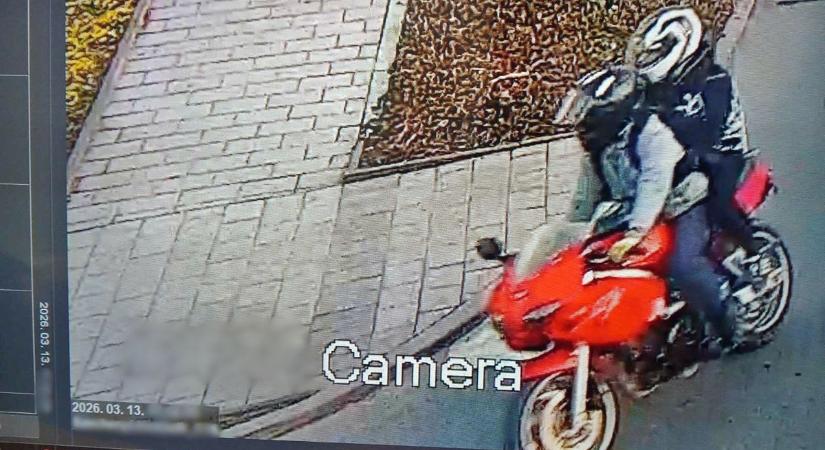 Tetemes összegű készpénzt nyúltak le egy autóból Zalában! A rendőrség segítséget kér