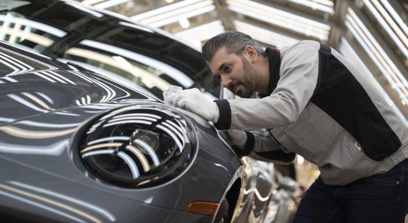 Németország máris összeomlott, megfeszültek az idegek, a várakozásokba szinte háborús pusztítás épült be