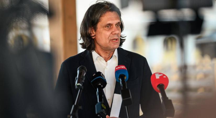 Így néz ki Deutsch Tamás fia – a politikus menye is rajta van a fotón