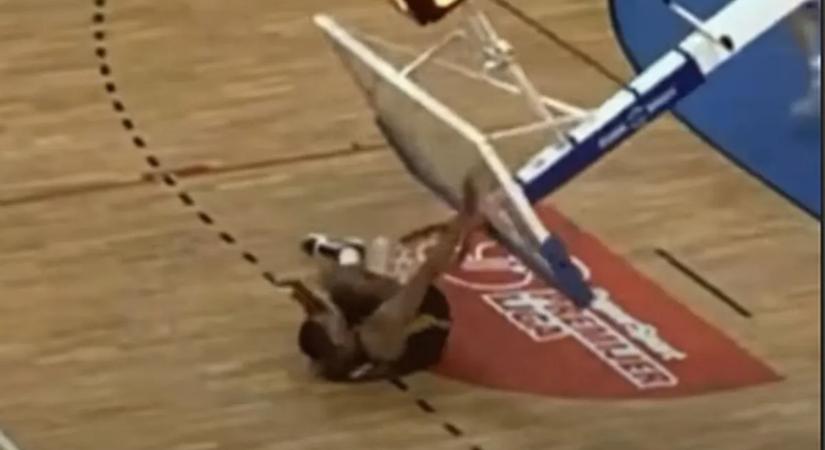 Rémisztő: rádőlt a féltonnás palánk az amerikai kosarasra – videón a sokkoló pillanat