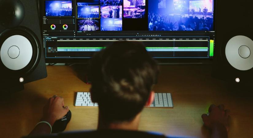 A YouTube titkos munkásai: tinik, akik akár évi 30 millió forintot is megkeresnek a szobájukból