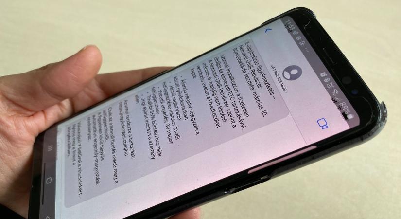 Azonnal törölje, ha ilyen SMS-t kap: gátlástalan módszerrel fosztják ki az autósokat