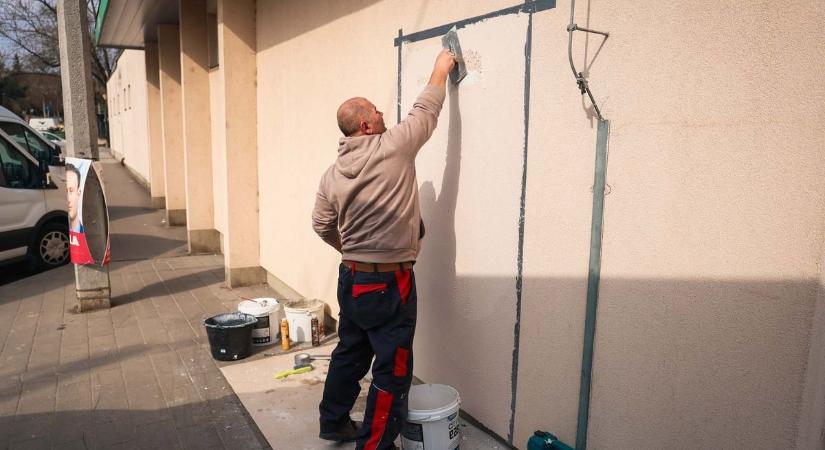 Dupla csapás Egerben: bezárt a legendás bolt, eltűnt a környék egyetlen ATM-je is