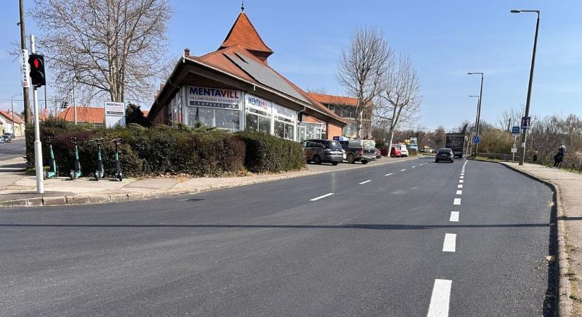 Éveket vártak erre a pécsiek, de most végre elkészült! Nincs több vesekőrázó pukli ezen az úton!