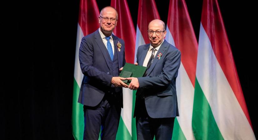 Rangos állami kitüntetést kapott a Pannon Egyetem GTK egyetemi tanára