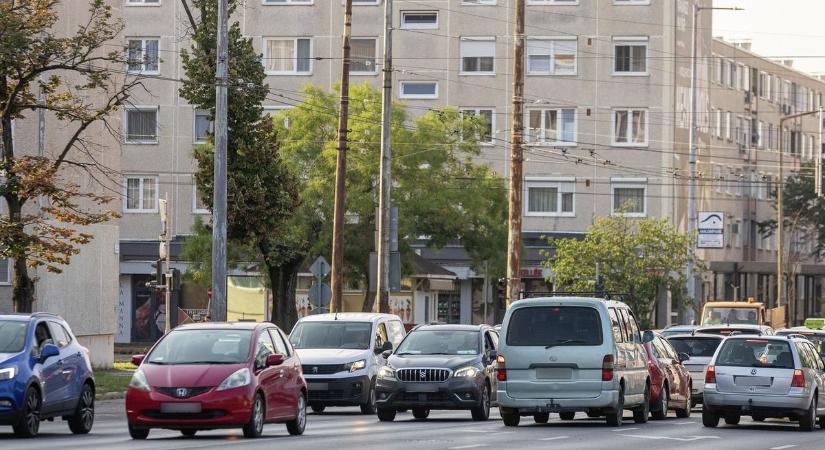 Tessék? 50 ezres bírság és büntetőpontok ezért? Sok sofőrnek vakfolt ez a könyörtelen autós szabály