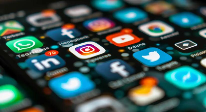 Újabb ország korlátozná a közösségi média használatát: 15 év alatt jöhet a teljes tiltás