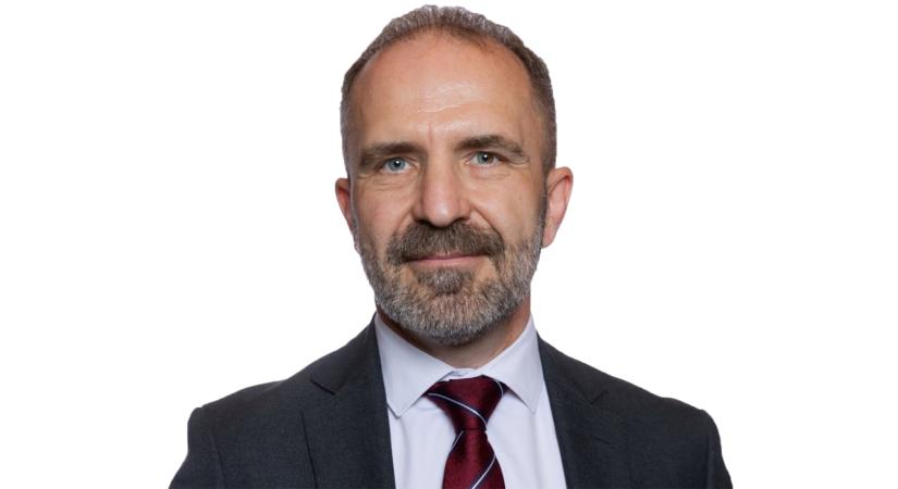 Kesztölci kötődésű egyetemi vezetőt tüntettek ki március 15-én