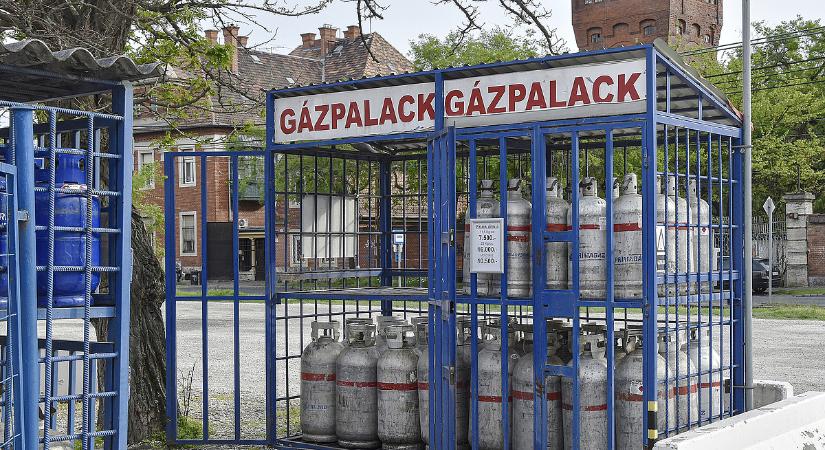 Elindult a roham a gázpalackokért