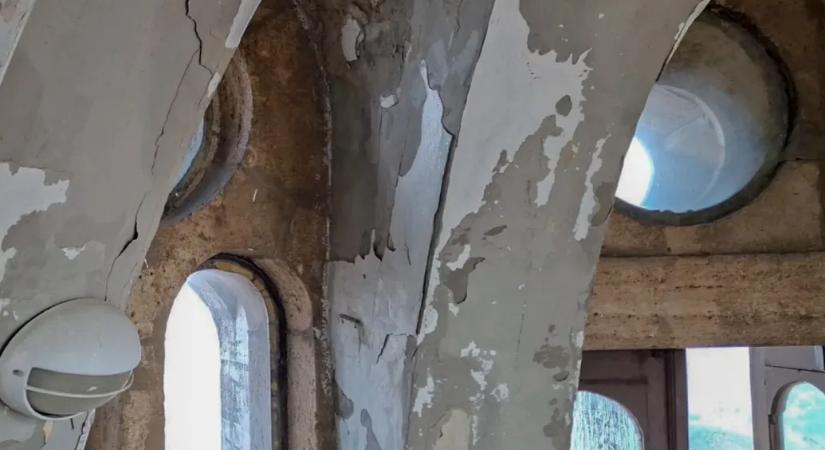 Mállik a mészkő, rozsdásodik a fémgerenda: zárva marad az Erzsébet-kilátó