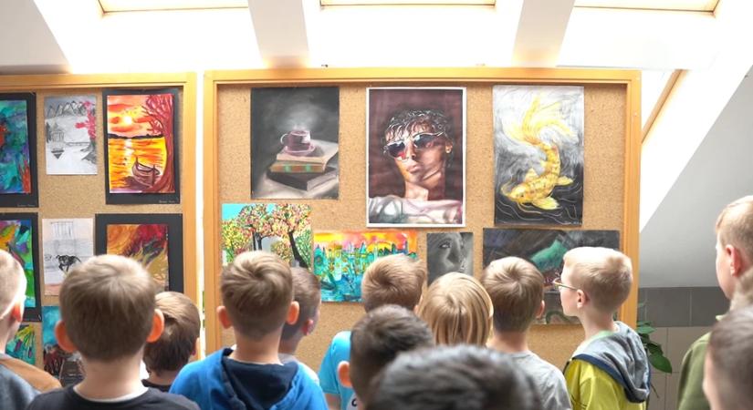 Fiatal alkotók munkái a Rozgonyiban