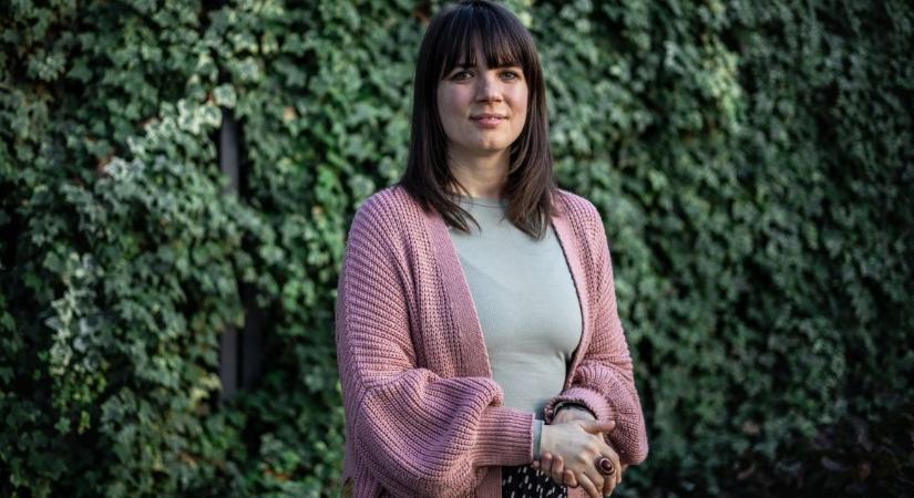 „Konkrétan halálfélelmet okoz a gyerekben, ha a szülő nem szereti őt.” Rőzse csecsemőotthonból került örökbefogadókhoz, ma szülőknek ad tanácsokat