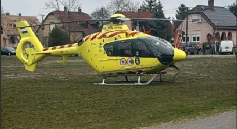 Súlyos motoros baleset történt Kerekegyházán, mentőhelikoptert riasztottak a helyszínre – fotó