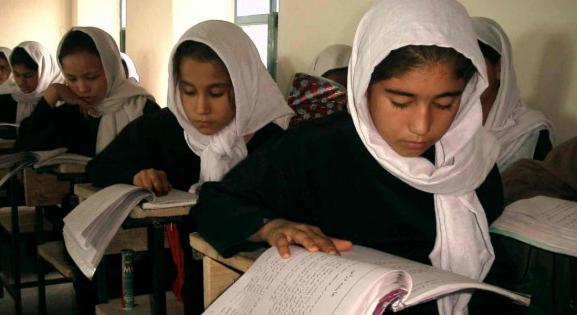 Egy titkos afgán női könyvklub Orwell olvasásával dacol a tálibok ellen