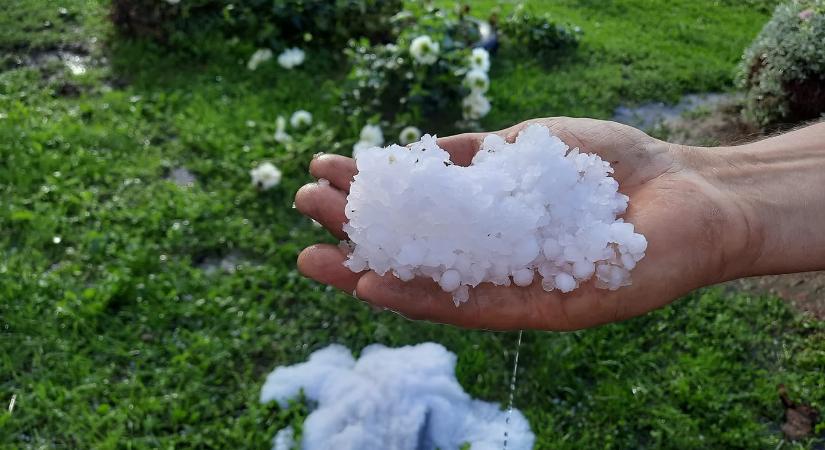 Dermesztő éjszaka, majd jön a fordulat: jégdara és zivatar után napsütéses meglepetés csap le szerdán