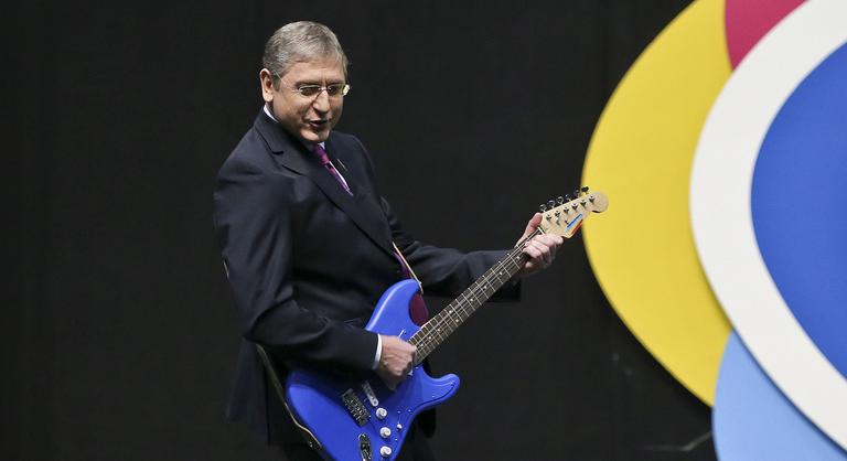 Rengeteget lehetett röhögni rajtuk, de mára eltűntek a kampány legviccesebb elemei