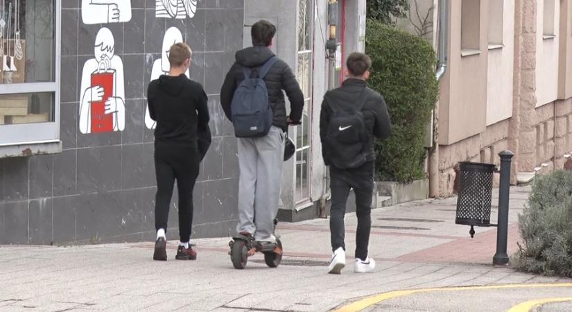 Szigorúbb keretek között a rollerezés: szabályozás várható