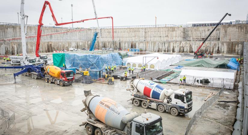 Paks II: látványos videón az 5-ös blokk építése