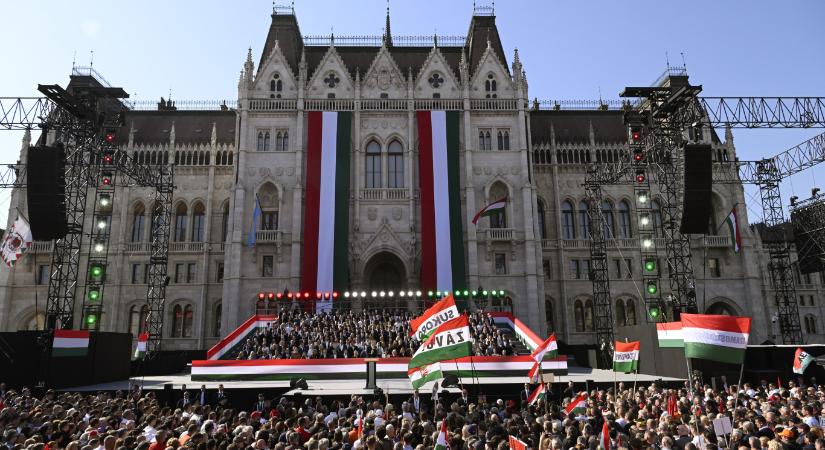 Bottal ütötték és földre teperték a Békemeneten mocskosfideszező volt rendőrt – majd őt hallgatták ki gyanúsítottként