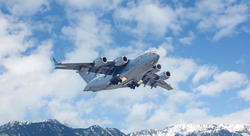 Amerikai óriásgép repült el a Jászkunság fölött, a Tiszazugban hallhatták is