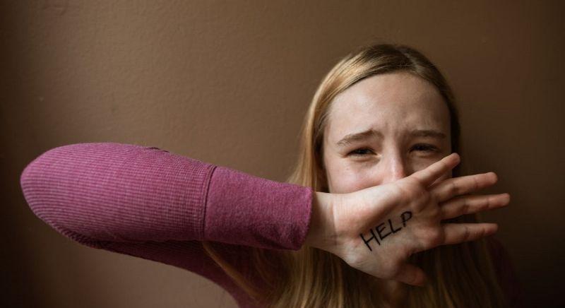 Tesiórán tapogatta a diáklányt a szegedi tanár