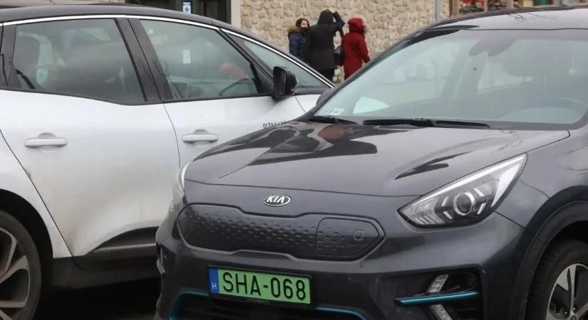 Ezeknek az autósoknak nincs többé zöld rendszám